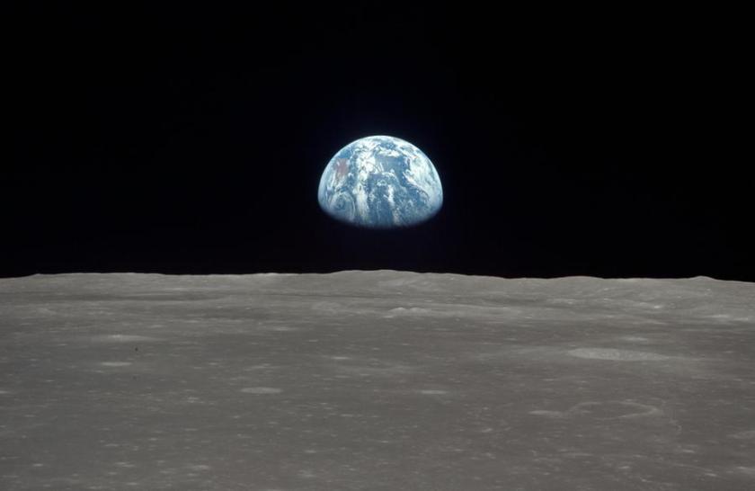 Earth_Rising_Moon_View